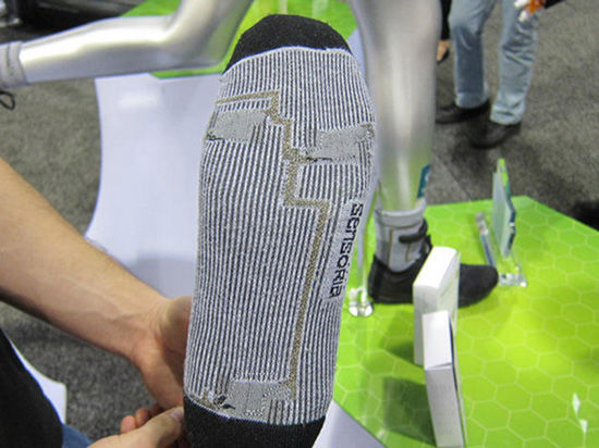 卖1236元的智能运动袜 还带脚链