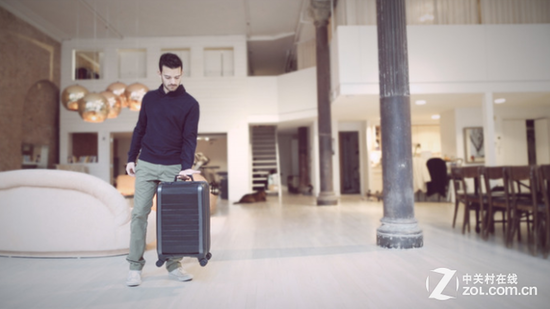 再也不怕丢 带GPS定位功能的智能旅行箱