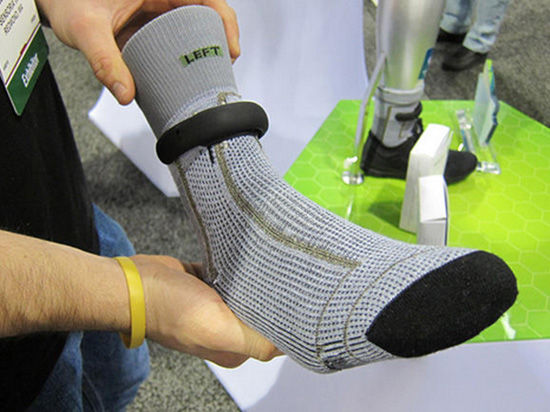 卖1236元的智能运动袜 还带脚链