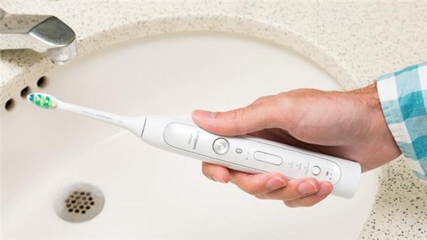 飞利浦电动牙刷:能帮你改进刷牙习惯