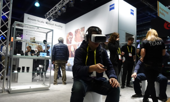 VR元年大收官:2017 CES国内外移动端VR深度体验合集 VR元年大收官:2017 CES国内外移动端VR深度体验合集