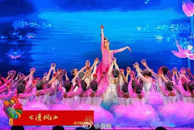 文化年夜饭在变革 鸡年春晚高科技元素盘点