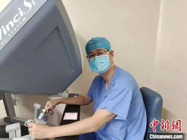 个人200例机器人手术背后:用微创技术让病人“少遭罪”