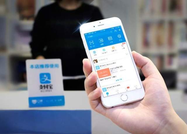  2805家网点关停，裁员上万，马云最终还是改变了银行？