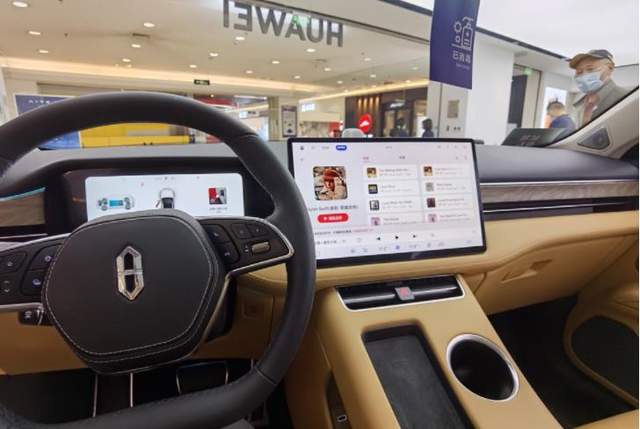 5G的主战场不在手机上，但手机厂商、运营商，却偏发力手机？